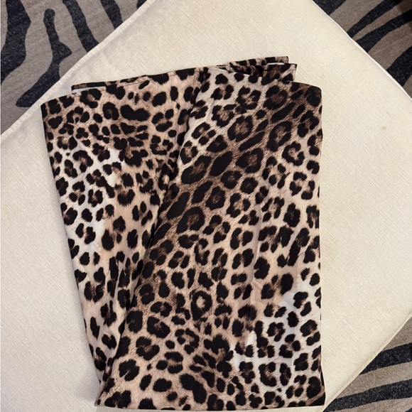 Chic Leopard Print Midi Skirt - Picture 3 of 3